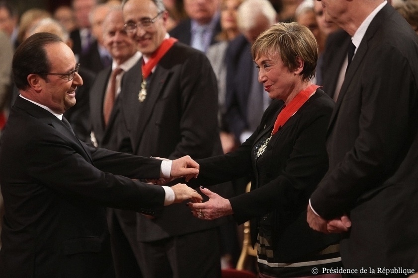 Julia Kristeva François Hollande - Cérémonie de remise de décorations de la Légion d'Honneur au Palais de l'Élysée 18 février 2015